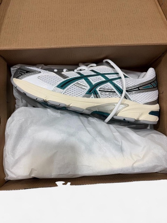 Asics Other - Asics White and Teal Men's Athletic Running Shoe